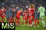 11.01.2026, Fussball Bundesliga 2025/2026, 16.Spieltag, FC Bayern M�nchen - VfL Wolfsburg, in der Allianz-Arena M�nchen,  Die Bayern Feiern den Sieg. Und tanzen.


