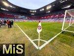 11.01.2026, Fussball Bundesliga 2025/2026, 16.Spieltag, FC Bayern M�nchen - VfL Wolfsburg, in der Allianz-Arena M�nchen, Die Eckfahne vor dem Spiel, der Rasen ist am Spielfeldrand ziemlich kaputt und gelb, was wohl dem kalten Winterwetter geschuldet ist.