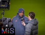 11.01.2026, Fussball Bundesliga 2025/2026, 16.Spieltag, FC Bayern M�nchen - VfL Wolfsburg, in der Allianz-Arena M�nchen, Trainer Vincent Kompany (FC Bayern M�nchen) beim DAZN-Interview.