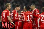 11.01.2026, Fussball Bundesliga 2025/2026, 16.Spieltag, FC Bayern M�nchen - VfL Wolfsburg, in der Allianz-Arena M�nchen, Torjubel, Harry Kane (FC Bayern M�nchen), Aleksandar Pavlovic (Bayern M�nchen) , Michael Olise (FC Bayern M�nchen), Jonathan Tah (FC Bayern M�nchen) 