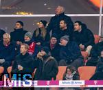 11.01.2026, Fussball Bundesliga 2025/2026, 16.Spieltag, FC Bayern M�nchen - VfL Wolfsburg, in der Allianz-Arena M�nchen, Ehrentrib�ne,  Ex-Vorstandsvorsitzender Karl-Heinz Rummenigge (FC Bayern M�nchen), Ehren-Pr�sident Uli Hoene� (FC Bayern M�nchen, Hoeness), 