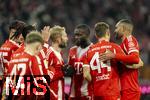 11.01.2026, Fussball Bundesliga 2025/2026, 16.Spieltag, FC Bayern M�nchen - VfL Wolfsburg, in der Allianz-Arena M�nchen, Torjubel, Konrad Laimer (FC Bayern M�nchen), Dayot Upamecano (FC Bayern M�nchen), Josip Stanisic (Bayern M�nchen), Jonathan Tah (FC Bayern M�nchen) 