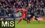 11.01.2026, Fussball Bundesliga 2025/2026, 16.Spieltag, FC Bayern M�nchen - VfL Wolfsburg, in der Allianz-Arena M�nchen, Lennart Karl (FC Bayern M�nchen) rennt dem Ball hinterher 