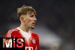 11.01.2026, Fussball Bundesliga 2025/2026, 16.Spieltag, FC Bayern M�nchen - VfL Wolfsburg, in der Allianz-Arena M�nchen, Lennart Karl (FC Bayern M�nchen) nachdenklich 