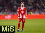 11.01.2026, Fussball Bundesliga 2025/2026, 16.Spieltag, FC Bayern M�nchen - VfL Wolfsburg, in der Allianz-Arena M�nchen, Lennart Karl (FC Bayern M�nchen) nachdenklich 