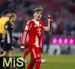 11.01.2026, Fussball Bundesliga 2025/2026, 16.Spieltag, FC Bayern M�nchen - VfL Wolfsburg, in der Allianz-Arena M�nchen, Lennart Karl (FC Bayern M�nchen) nachdenklich 