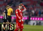 11.01.2026, Fussball Bundesliga 2025/2026, 16.Spieltag, FC Bayern M�nchen - VfL Wolfsburg, in der Allianz-Arena M�nchen, Lennart Karl (FC Bayern M�nchen) nachdenklich 