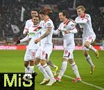 15.01.2026, Fussball 1. Bundesliga 2025/2026, 17.Spieltag, FC Augsburg - 1.FC Union Berlin, in der WWK-Arena Augsburg. v.l. Alexis Julian Claude-Maurice (FC Augsburg), Cedric Adrian Zesiger (FC Augsburg), Felipe Chavez (Bayern M�nchen) und Anton Kade (FC Augsburg) jubeln.
 

