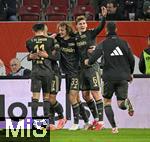 15.01.2026, Fussball 1. Bundesliga 2025/2026, 17.Spieltag, FC Augsburg - 1.FC Union Berlin, in der WWK-Arena Augsburg. Torjubel nach dem 1:1 v.l.Woo-yeong Jeong (Union Berlin), Marin Ljubicic (Union Berlin), Alex Kral (Union Berlin),  Aljoscha Kemlein (Union Berlin)  
 

