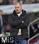 15.01.2026, Fussball 1. Bundesliga 2025/2026, 17.Spieltag, FC Augsburg - 1.FC Union Berlin, in der WWK-Arena Augsburg. Trainer Manuel Baum (FC Augsburg) nachdenklich
 

