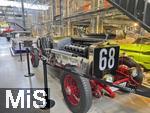 18.01.2024, Motor-World M�nchen, Innenaufnahme, Die Motorworld M�nchen ist ein Dienstleistungszentrum um Oldtimer- und Sammlerfahrzeuge unterzustellen, mit Ausstellung,  inklusive Restaurant, Eventlocation und Hotel in M�nchen-Freimann, Kernst�ck der Motorworld ist die denkmalgesch�tzte Lokrichthalle 24 auf dem Gel�nde des ehemaligen Ausbesserungswerks. Zu sehen sind �ber 30 verschiedene Automarken von Oldtimern und Neuwagen. Ausgestellt sind dort u. a. auch der BMW 507 von Elvis Presley, das BMW Art Car M1 von Andy Warhol, ein Rolls-Royce von Muhammad Ali, wie auch der Nissan Skyline R34/GTR von Paul Walker aus dem Film Fast and The Furious 4.