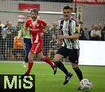 18.01.2026, Fussball, der FC Bayern M�nchen Legends-CUP, im SAP-Garden M�nchen. Mark van Bommel (FC Bayern M�nchen) setzt sich durch