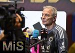 18.01.2026, Fussball, der FC Bayern M�nchen Legends-CUP, im SAP-Garden M�nchen. Karl Heinz Charly K�rbel (Eintracht Frankfurt) bei Interview