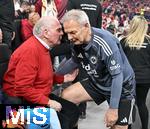 18.01.2026, Fussball, der FC Bayern M�nchen Legends-CUP, im SAP-Garden M�nchen. v.l. Ehren-Pr�sident Uli Hoene� (FC Bayern M�nchen, Hoeness) und Karl-Heinz Charly K�rbel (Eintracht Frankfurt).