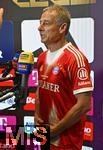 18.01.2026, Fussball, der FC Bayern M�nchen Legends-CUP, im SAP-Garden M�nchen. J�rgen Klinsmann (Bayern M�nchen) gibt Interviews.