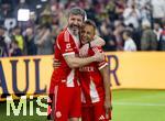 18.01.2026, Fussball, der FC Bayern M�nchen Legends-CUP, im SAP-Garden M�nchen. v.li: Mark van Bommel umarmt seinen Mannschaftskameraden Rafinha (beide FC Bayern)