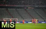 21.01.2026,  Fussball UEFA Championsleague 2025/2026: Vorrunde 7.Spieltag, FC Bayern M�nchen - Union Saint-Gilloise, in der Allianz-Arena M�nchen. Hinter den Bayern Spielern die leere S�dkurve. 
  

