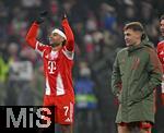 21.01.2026,  Fussball UEFA Championsleague 2025/2026: Vorrunde 7.Spieltag, FC Bayern M�nchen - Union Saint-Gilloise, in der Allianz-Arena M�nchen. v.l. Serge Gnabry (FC Bayern M�nchen) und Joshua Kimmich (FC Bayern M�nchen) jubeln
  

