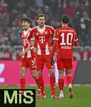 24.01.2026, Fussball Bundesliga 2025/2026, 19.Spieltag, FC Bayern M�nchen - FC Augsburg, in der Allianz-Arena M�nchen,   v.l. Min-jae Kim (Bayern M�nchen, Minjae Kim), Leon Goretzka (FC Bayern M�nchen) und Jamal Musiala (Bayern M�nchen) geschockt vom 1:1


