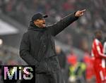 24.01.2026, Fussball Bundesliga 2025/2026, 19.Spieltag, FC Bayern M�nchen - FC Augsburg, in der Allianz-Arena M�nchen,   Trainer Vincent Kompany (FC Bayern M�nchen) gestikuliert.


