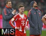 24.01.2026, Fussball Bundesliga 2025/2026, 19.Spieltag, FC Bayern M�nchen - FC Augsburg, in der Allianz-Arena M�nchen,  v.l. Torwart Manuel Neuer (FC Bayern M�nchen), Joshua Kimmich (FC Bayern M�nchen) und Torwart Sven Ulreich (FC Bayern M�nchen) sind  traurig


