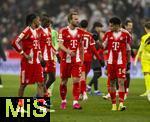 24.01.2026, Fussball Bundesliga 2025/2026, 19.Spieltag, FC Bayern M�nchen - FC Augsburg, in der Allianz-Arena M�nchen, Frustierte Bayernspieler nach dem Schlusspfiff ratlos, Michael Olise (FC Bayern M�nchen), Nicolas Jackson (FC Bayern M�nchen), Harry Kane (FC Bayern M�nchen), Luis Diaz (FC Bayern M�nchen) 