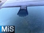 29.01.2026, Bad W�rishofen im Unterallg�u, E-Auto Tesla Model3 taut sich selber auf. Die Frontscheibe ist am Morgen noch zugefroren, die Standheizung taut zuerst den Kamersensor �ber dem Innenspiegel auf, wo die Abstands-Kameras verbaut sind.