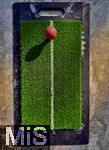 22.08.2025,   Bad W�rishofen, Minigolf, der Ball liegt auf dem Pin und wirft einen langen Schatten. 