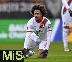 31.01.2026, Fussball 1. Bundesliga 2025/2026, 20.Spieltag, FC Augsburg - FC St. Pauli, in der WWK-Arena Augsburg. Han-Noah Massengo (FC Augsburg) am Boden
 

