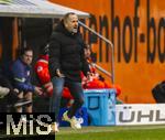 31.01.2026, Fussball 1. Bundesliga 2025/2026, 20.Spieltag, FC Augsburg - FC St. Pauli, in der WWK-Arena Augsburg. Trainer Manuel Baum (FC Augsburg) an der Seitenlinie in Rage. 