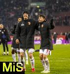 31.01.2026, Fussball 1. Bundesliga 2025/2026, 20.Spieltag, FC Augsburg - FC St. Pauli, in der WWK-Arena Augsburg. Schlussjubel bei Michael Gregoritsch (li, Augsburg) und Elvis Rexhbecaj (FC Augsburg) 