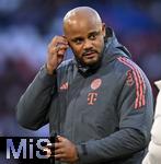 08.02.2026, Fussball Bundesliga 2025/2026, 21.Spieltag, FC Bayern M�nchen - TSG 1899 Hoffenheim, in der Allianz-Arena M�nchen,   Trainer Vincent Kompany (FC Bayern M�nchen) nachdenklich.


