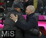 08.02.2026, Fussball Bundesliga 2025/2026, 21.Spieltag, FC Bayern M�nchen - TSG 1899 Hoffenheim, in der Allianz-Arena M�nchen,   v.l. Trainer Vincent Kompany (FC Bayern M�nchen) und Trainer Christian Ilzer (Hoffenheim) umarmen sich.


