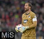 08.02.2026, Fussball Bundesliga 2025/2026, 21.Spieltag, FC Bayern M�nchen - TSG 1899 Hoffenheim, in der Allianz-Arena M�nchen,   Torwart Oliver Baumann (TSG 1899 Hoffenheim) mit Ball.


