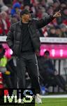 08.02.2026, Fussball Bundesliga 2025/2026, 21.Spieltag, FC Bayern M�nchen - TSG 1899 Hoffenheim, in der Allianz-Arena M�nchen,   Trainer Vincent Kompany (FC Bayern M�nchen) gestikuliert.


