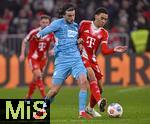 08.02.2026, Fussball Bundesliga 2025/2026, 21.Spieltag, FC Bayern M�nchen - TSG 1899 Hoffenheim, in der Allianz-Arena M�nchen,   v.l. Leon Avdullahu (Hoffenheim) gegen Jamal Musiala (Bayern M�nchen) 


