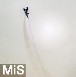 10.02.2026,  Am Himmel �ber Bad W�rishofen im Unterallg�u. Eurofighter der Luftwaffe vom TakLwG 74 in Neuburg w�hrend einer �bung. Die Luftwaffe f�hrt Flug�bungen mit dem Eurofighter Jagdflugzeug durch. Der Eurofighter Typhoon ist ein zweistrahliges Mehrzweckkampfflugzeug.  