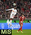 11.02.2026, Fussball DFB-Pokal 2025/2026, Viertelfinale, FC Bayern M�nchen - RB Leipzig, in der Allianz-Arena M�nchen. v.l. Ridle Baku (RB Leipzig) gegen Luis Diaz (FC Bayern M�nchen) 


