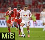 11.02.2026, Fussball DFB-Pokal 2025/2026, Viertelfinale, FC Bayern M�nchen - RB Leipzig, in der Allianz-Arena M�nchen. 
v.l. Aleksandar Pavlovic (Bayern M�nchen) , Dayot Upamecano (FC Bayern M�nchen) und Antonio Nusa (RB Leipzig) 

