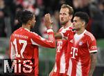 11.02.2026, Fussball DFB-Pokal 2025/2026, Viertelfinale, FC Bayern M�nchen - RB Leipzig, in der Allianz-Arena M�nchen. v.l. Michael Olise (FC Bayern M�nchen) und Luis Diaz (FC Bayern M�nchen) jubeln.


