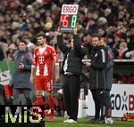 11.02.2026, Fussball DFB-Pokal 2025/2026, Viertelfinale, FC Bayern M�nchen - RB Leipzig, in der Allianz-Arena M�nchen. Leon Goretzka (FC Bayern M�nchen) wird eingewechselt.


