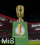 11.02.2026, Fussball DFB-Pokal 2025/2026, Viertelfinale, FC Bayern München - RB Leipzig, in der Allianz-Arena München. Der DFB-Pokal steht auf der Stele bereit am Spielfeldrand. 