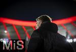 11.02.2026, Fussball DFB-Pokal 2025/2026, Viertelfinale, FC Bayern München - RB Leipzig, in der Allianz-Arena München. Sportdirektor Christoph Freund (Bayern München) nachdenklich 
