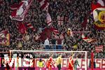 11.02.2026, Fussball DFB-Pokal 2025/2026, Viertelfinale, FC Bayern München - RB Leipzig, in der Allianz-Arena München. Die Capos und Einpeitscher der Südkurve stehen auf ihrerm Podest vor den Ultras.