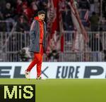 11.02.2026, Fussball DFB-Pokal 2025/2026, Viertelfinale, FC Bayern München - RB Leipzig, in der Allianz-Arena München. Aleksandar Pavlovic (Bayern München)  vor dem Spiel auf dem Platz.