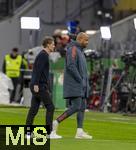 11.02.2026, Fussball DFB-Pokal 2025/2026, Viertelfinale, FC Bayern München - RB Leipzig, in der Allianz-Arena München. v.li: Sportdirektor Christoph Freund (Bayern München) und Trainer Vincent Kompany (FC Bayern München) 