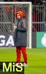 11.02.2026, Fussball DFB-Pokal 2025/2026, Viertelfinale, FC Bayern München - RB Leipzig, in der Allianz-Arena München. Joshua Kimmich (FC Bayern München) vor dem Spiel mit Getränkebecher auf dem Platz.
