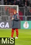 11.02.2026, Fussball DFB-Pokal 2025/2026, Viertelfinale, FC Bayern München - RB Leipzig, in der Allianz-Arena München. Joshua Kimmich (FC Bayern München) vor dem Spiel mit Getränkebecher auf dem Platz.
