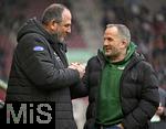 15.02.2026, Fussball 1. Bundesliga 2025/2026, 22.Spieltag, FC Augsburg - 1.FC Heidenheim, in der WWK-Arena Augsburg. v.l. Trainer Frank Schmidt (1. FC Heidenheim 1846) begr��t Trainer Manuel Baum (FC Augsburg) 
 

