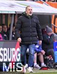 15.02.2026, Fussball 1. Bundesliga 2025/2026, 22.Spieltag, FC Augsburg - 1.FC Heidenheim, in der WWK-Arena Augsburg. Trainer Manuel Baum (FC Augsburg) ist unzufrieden.

